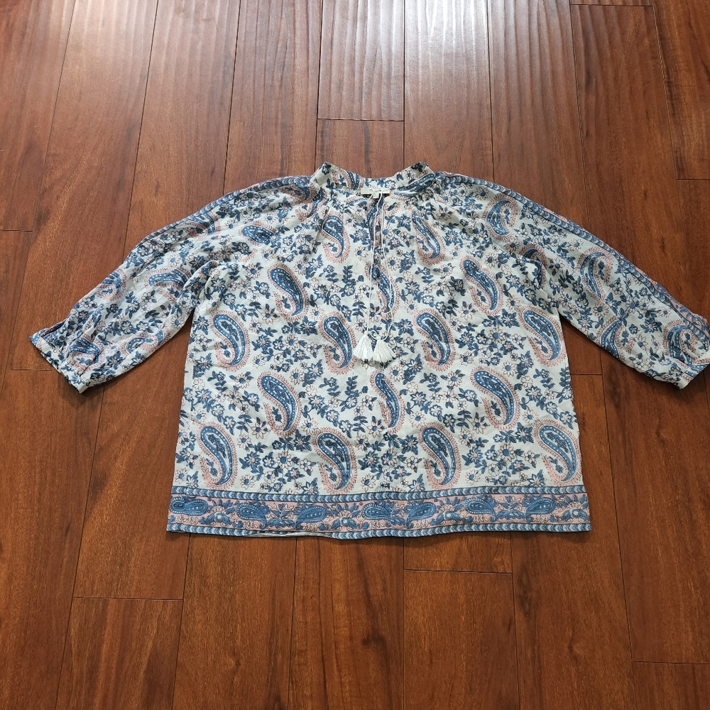 MADEWELL SILK BLEND PINK AND BLUE PAISLEY V- CUT, TASSLE TIE 3/4 SLEEVE, Large